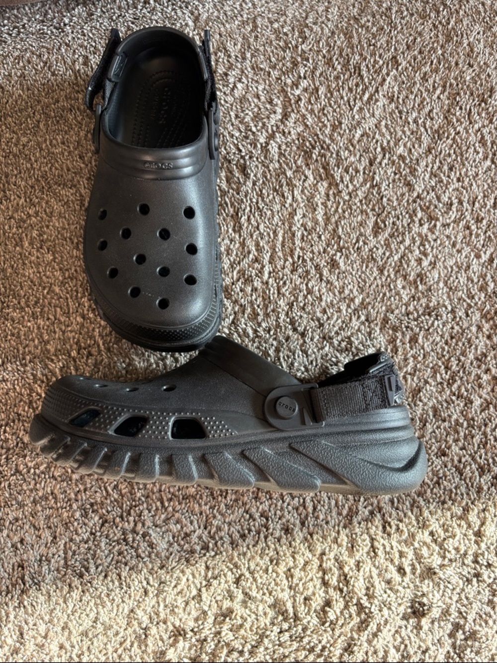 CROCS Classic Clog in Black - Picture 2 of 4